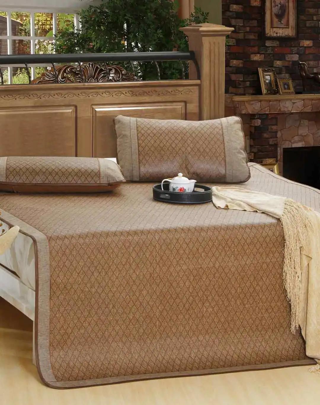 夏日凉席好还是藤席好,凉席是竹子的好还是藤席睡得舒适