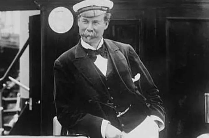 100年坑蒙拐骗，英国怎么抢走了大清的商业王座