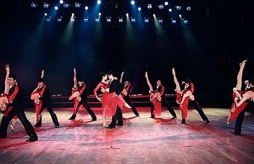 鎷変竵缇庢床闊充箰婕斿敱,鎷変竵缇庢床闊充箰鐑棬姝屾洸