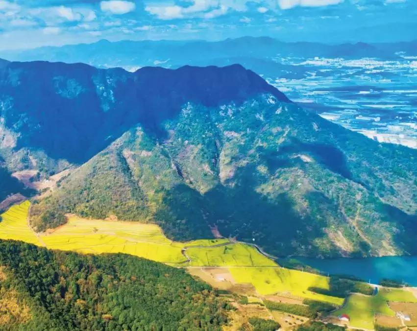 重阳登高观美景视频,重阳登高爬山视频