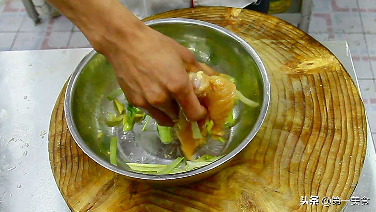 家常炸鸡排最简单做法视频,经典小吃炸鸡排的自制做法