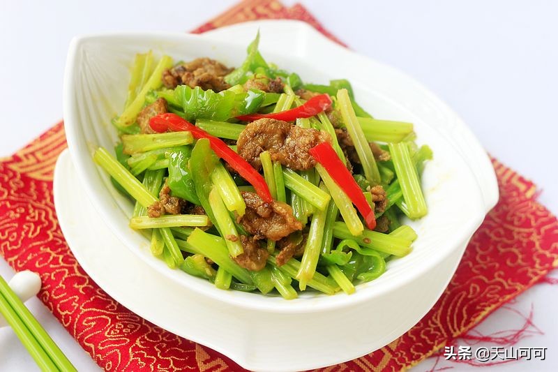 炒菜做咸了加糖有用吗,炒菜太咸了该加糖还是加醋来掩盖