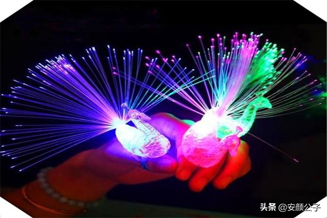 地摊现在有什么火爆产品,地摊卖最新产品有哪些类型