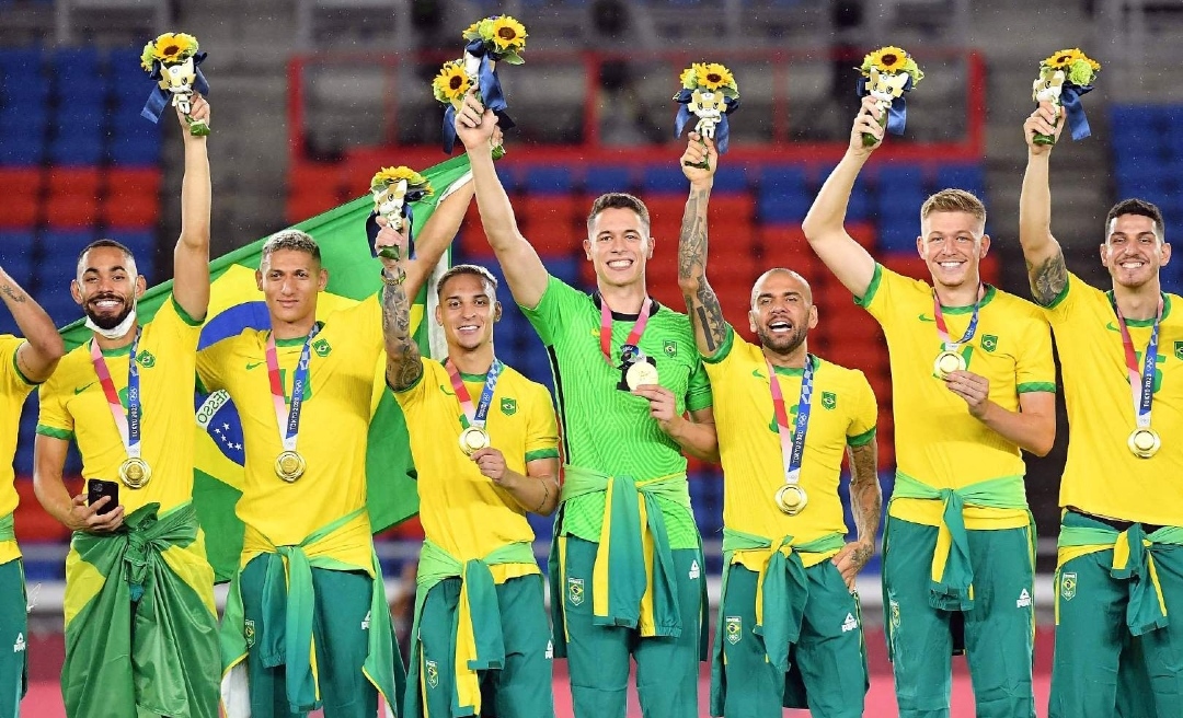 巴西男足拒绝穿赞助球衣,巴西男足拒穿领奖服的原因