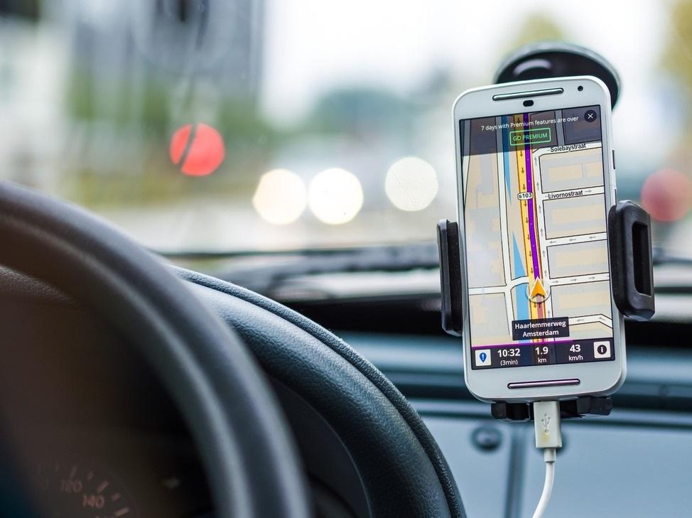 开车导航用手机还是车机屏好,开车手机导航和车机导航区别