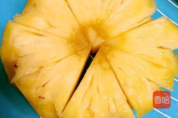 菠萝炒肉菠萝要泡盐水吗,菠萝咕咾肉菠萝要泡盐水吗