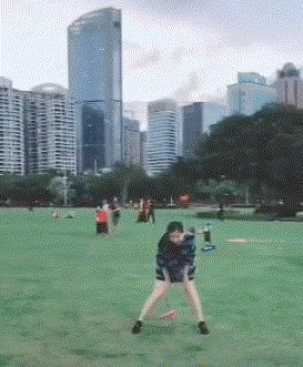 搞笑gif段子不由自主的咽了下口水,搞笑gif吃饭要优雅我真的做到了