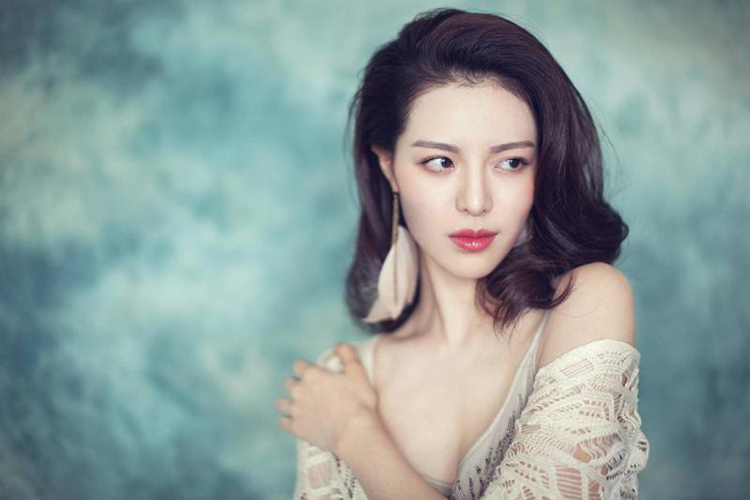 女人高颧骨骨相好吗,高颧骨怎么打造高级脸