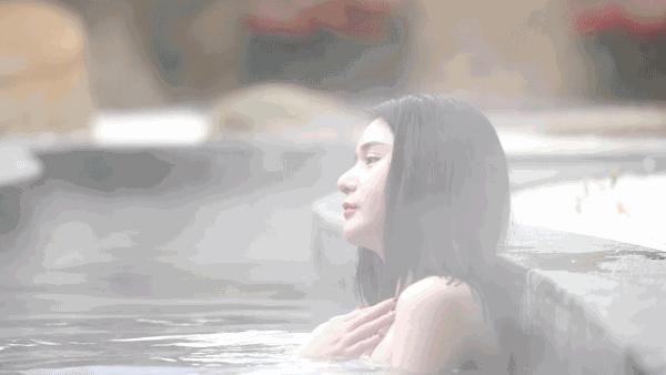 日本温泉猴子纪录片,日本猴子泡温泉头顶毛巾