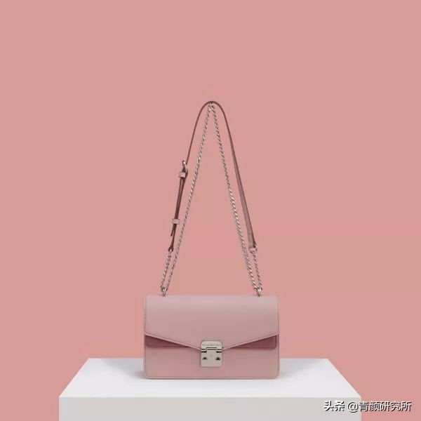 轻奢小众包包种草好看高级不撞款,比较小众的轻奢包包品牌