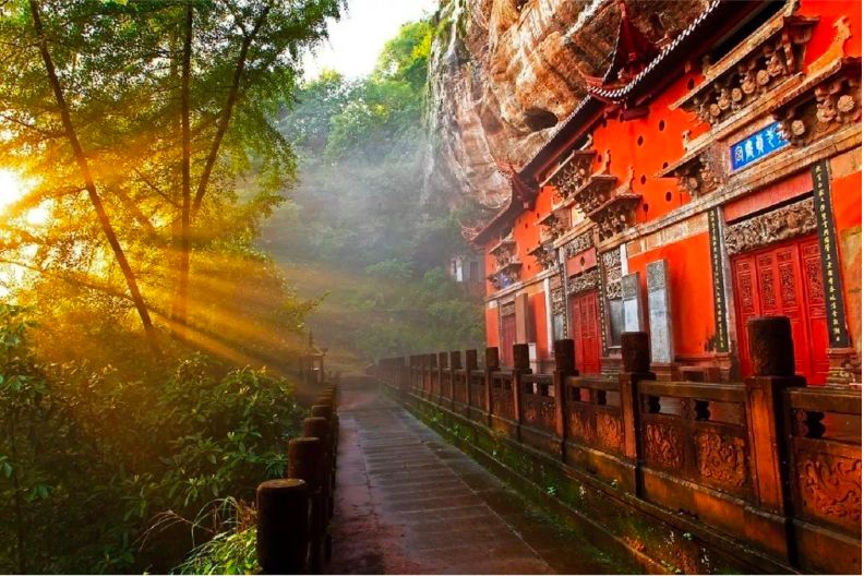 五一山顶云海露营攻略,云海悬崖旅游攻略