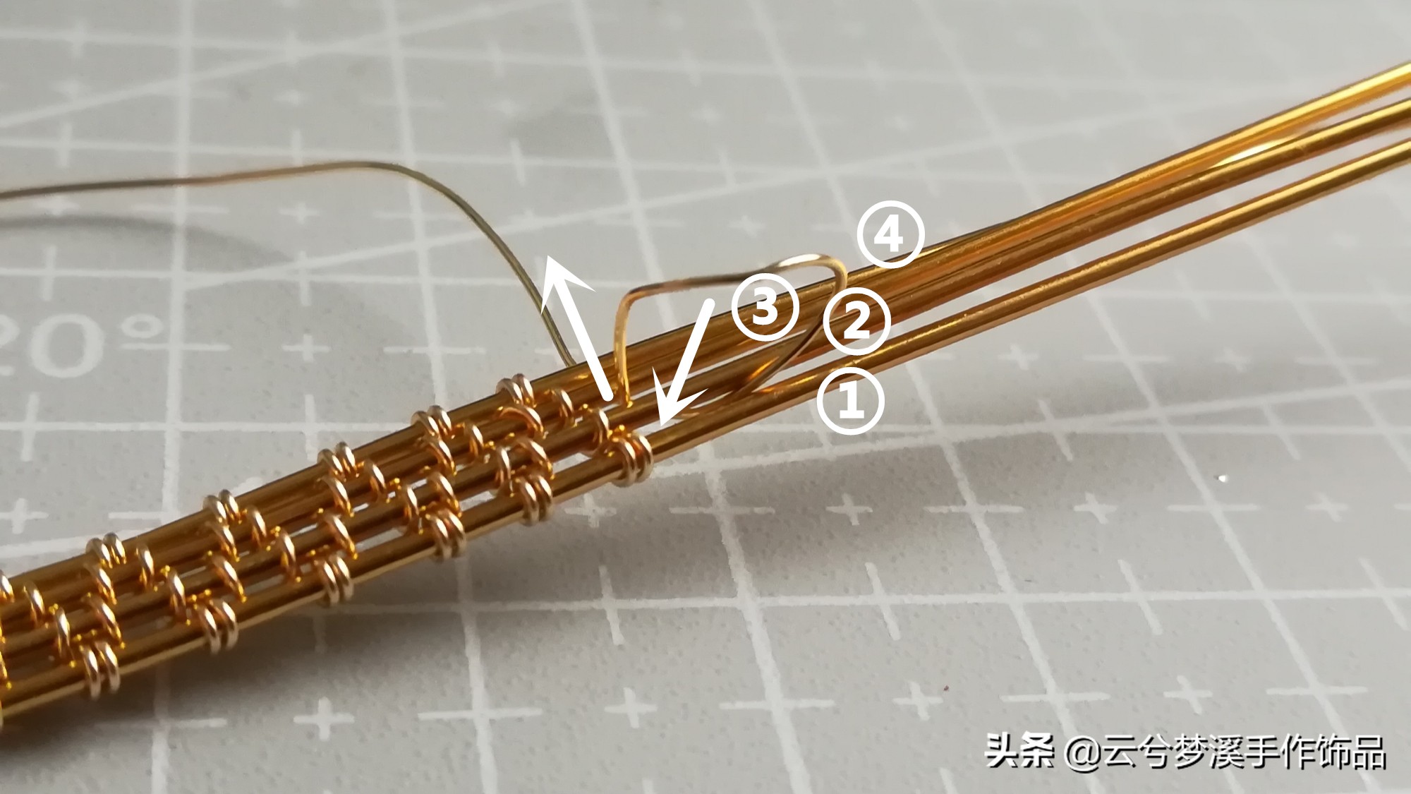 戒指最简单的绕线方法,一根扭扭棒蓝宝石戒指教程