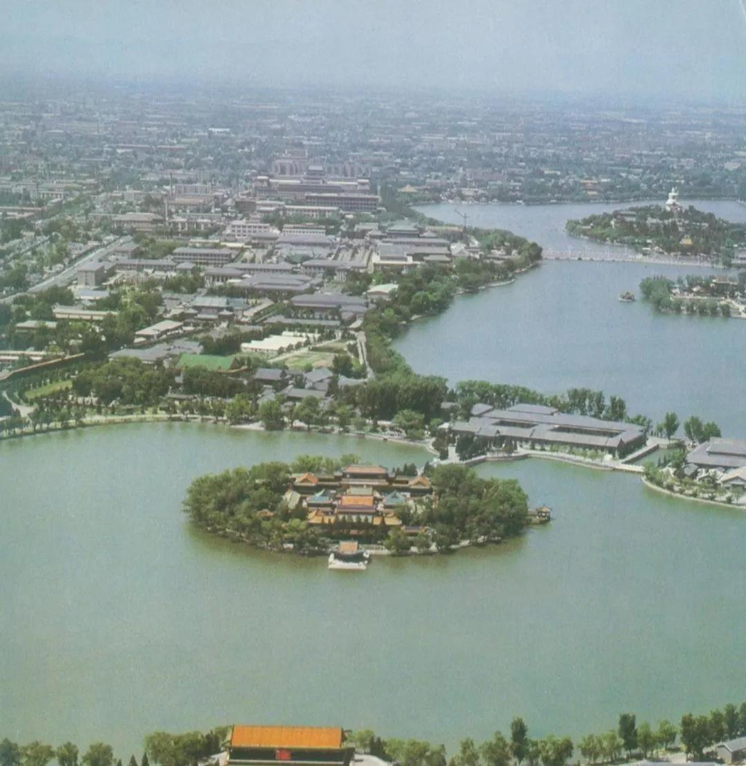 1949年，是谁提议将中南海，作为*党**中央办公地点的？