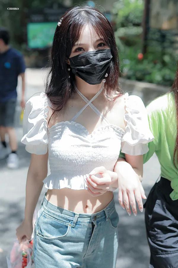 鱼尾裙配马丁靴加毛呢外套,鱼尾裙配马丁靴视频