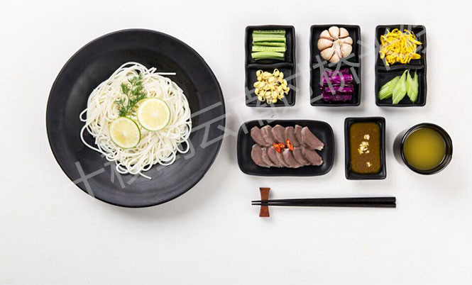 体验米线,体验十分钟就能吃上一桌年夜饭