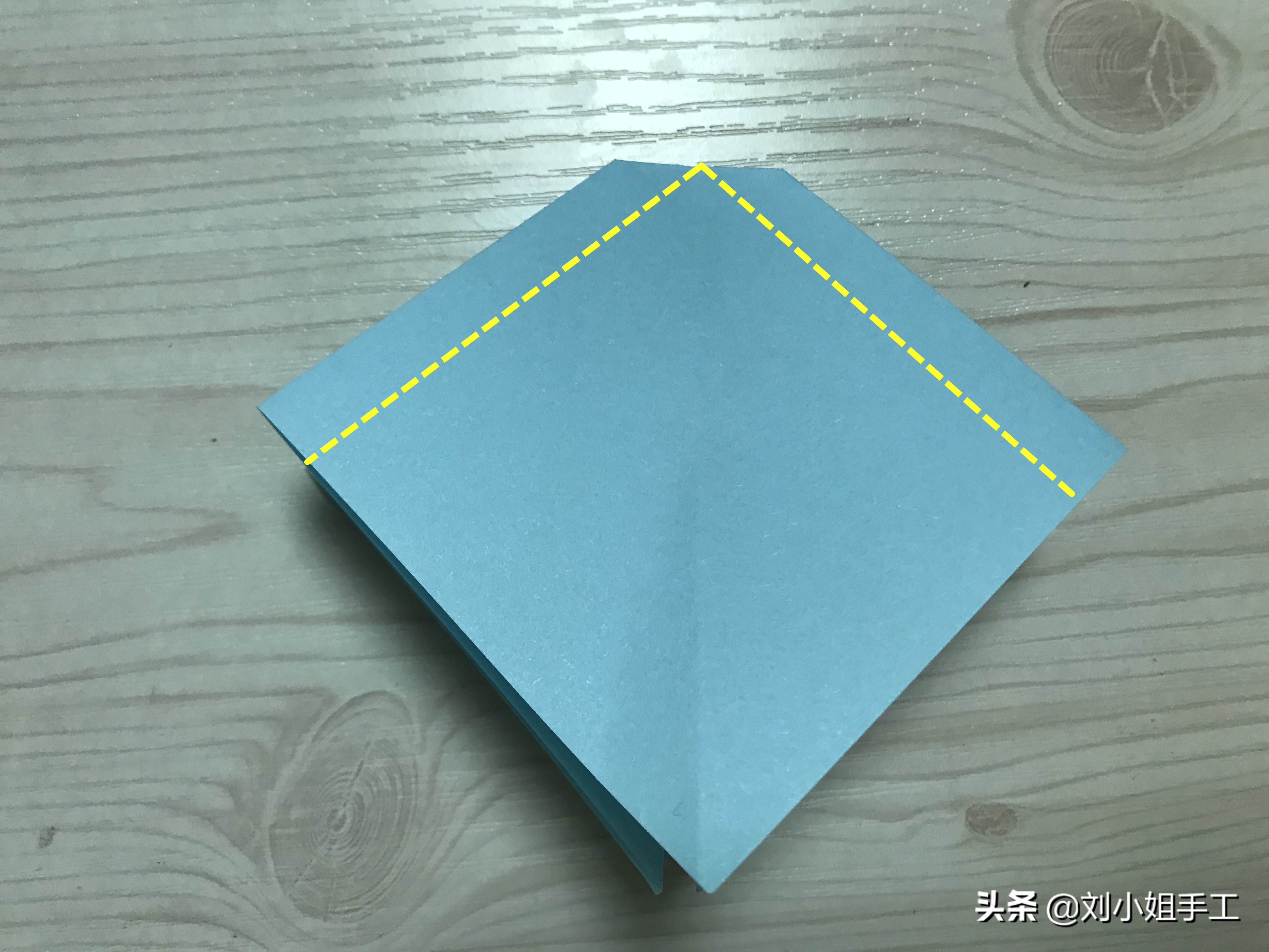 礼物盒包装上的蝴蝶结系法,礼物包装教程丝带蝴蝶结