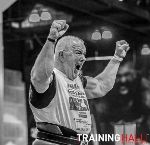 70岁老头把30岁按在地上摩擦，这就是肌肉的魅力​