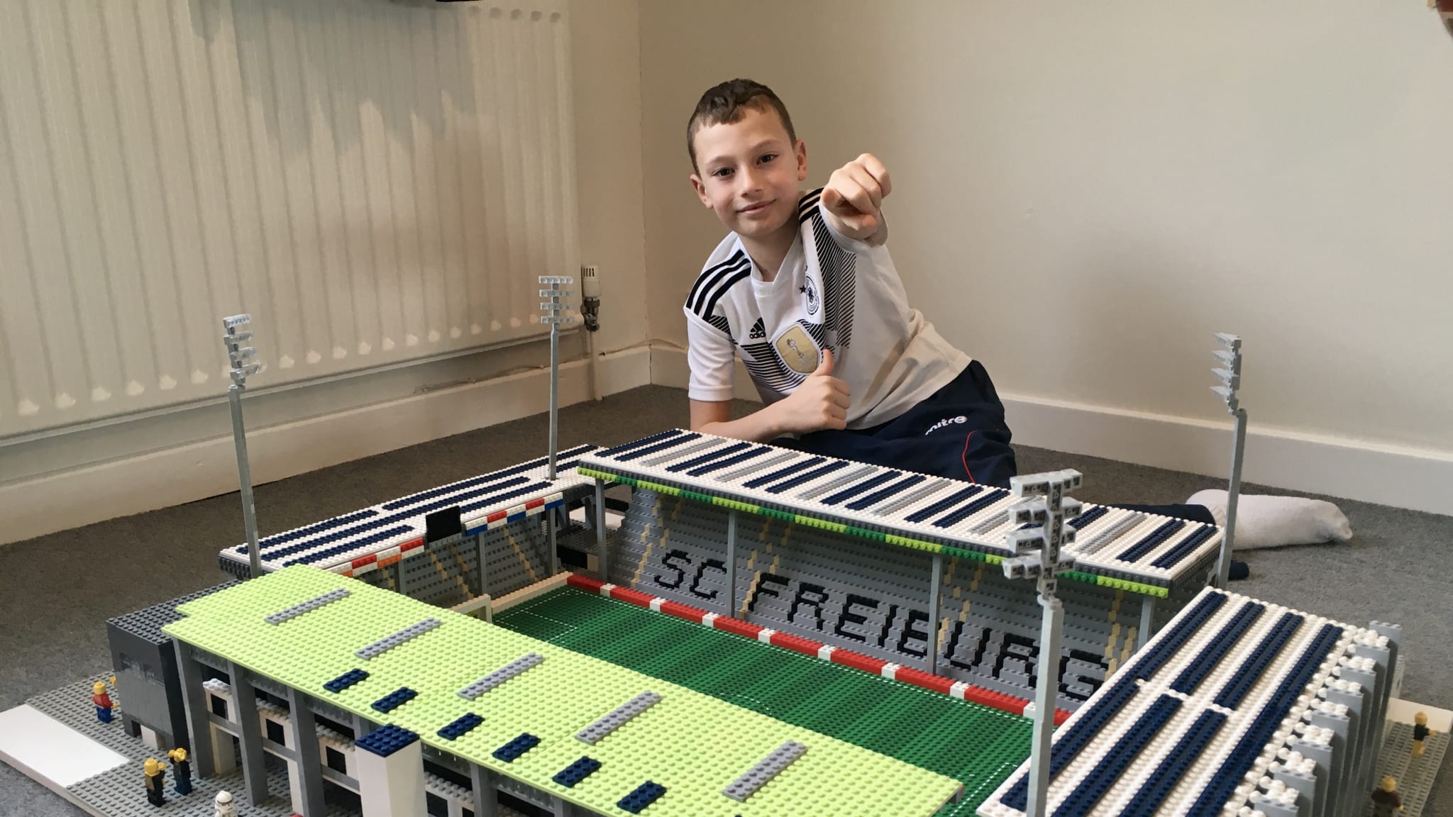 伯纳乌足球场乐高积木,用乐高搭建足球场