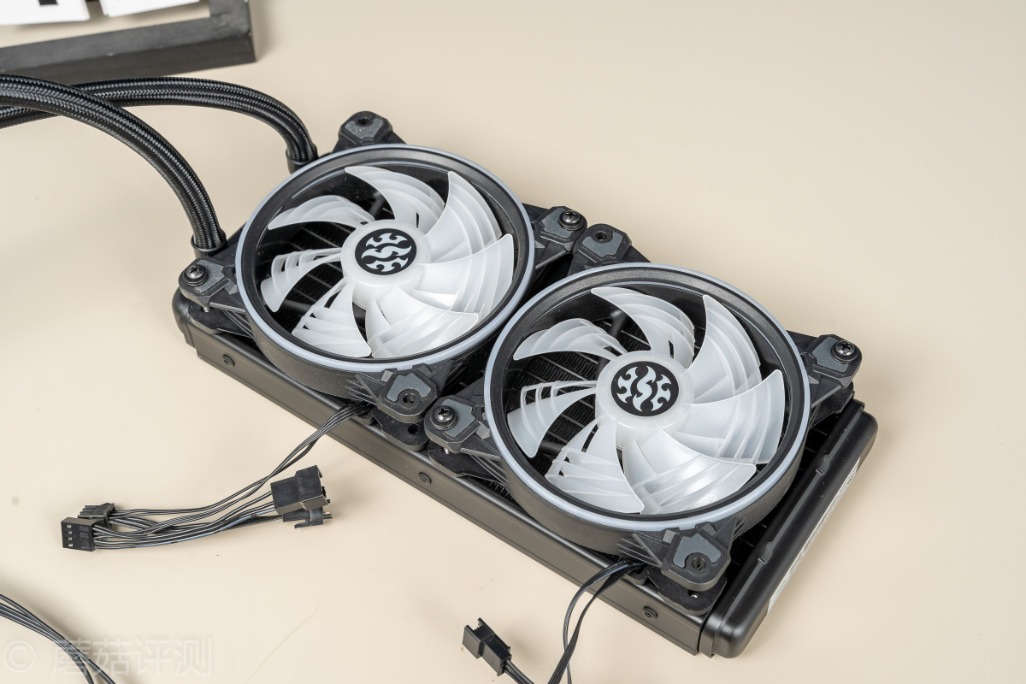 最好的240水冷评测,240分体水冷和240一体水冷对比