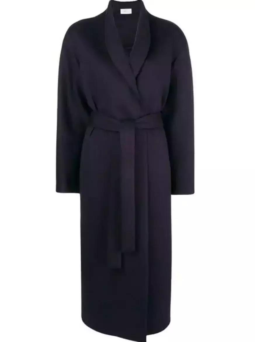 翻翻衣柜,整理衣柜翻到多年前穿的衣服