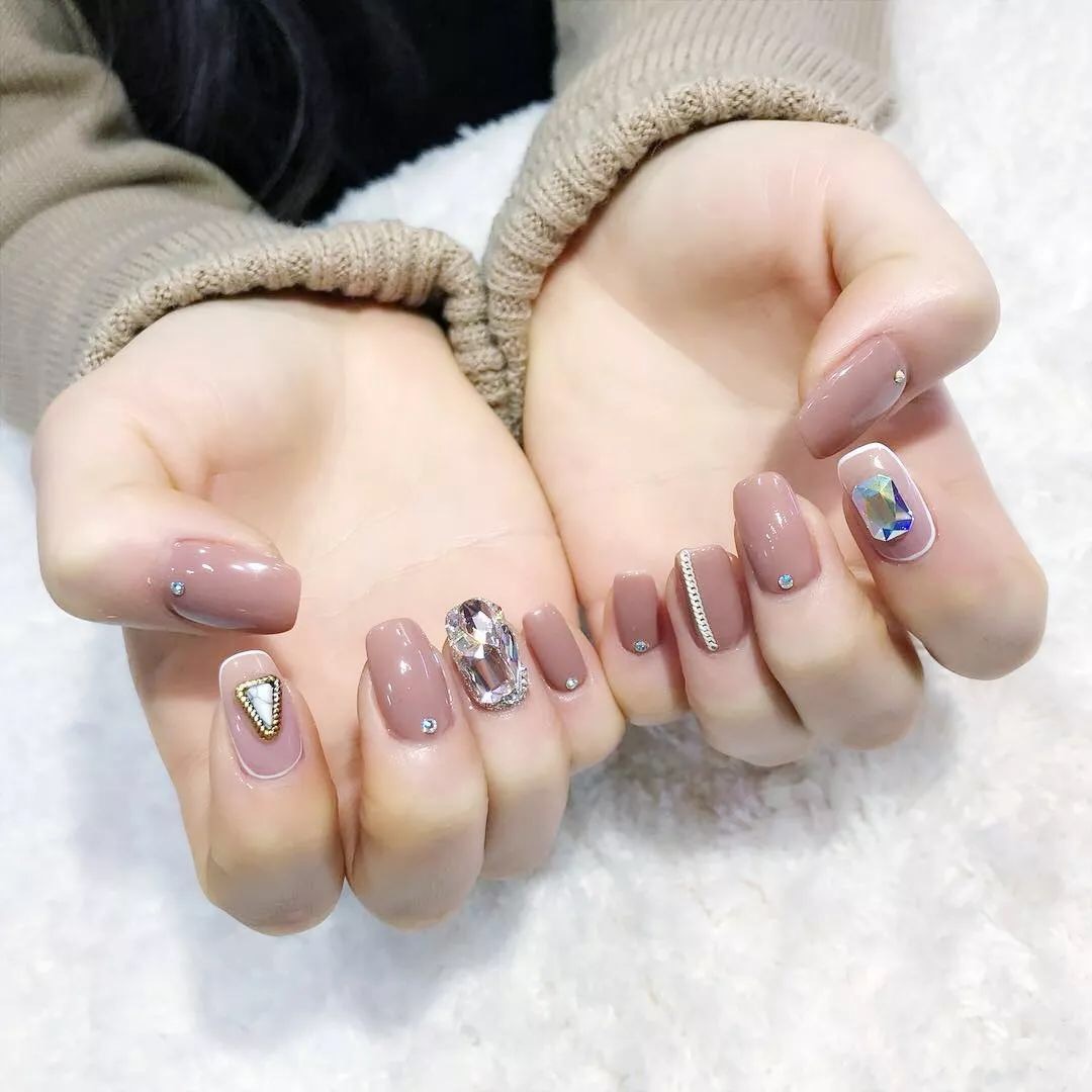 简约高级珍珠钻石美甲,钻石美甲款式简约