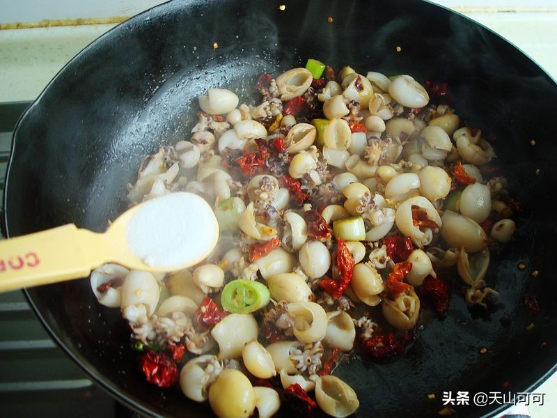 鲜到爆的墨鱼仔还能拉丝,墨鱼仔怎么做才不缩水又嫩