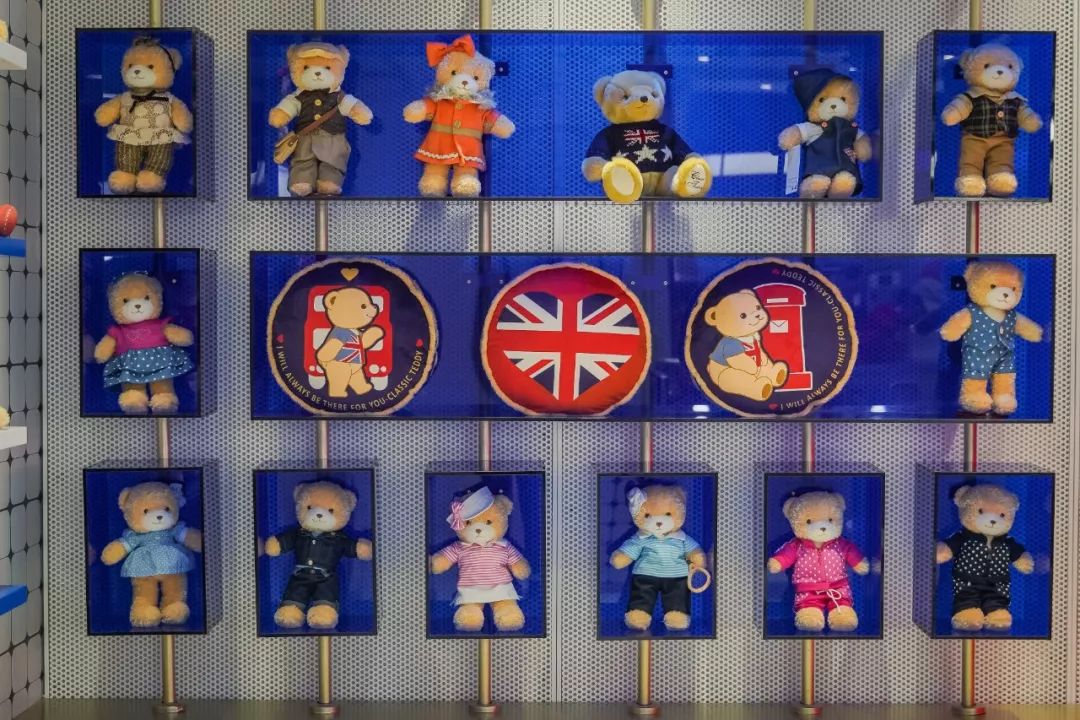 告别东方明珠、城隍庙，来上海这家暗藏100只泰迪的奶茶店