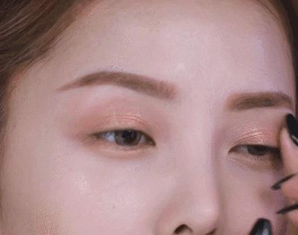 眼妆上妆显脏怎么办,眼妆涂法技巧