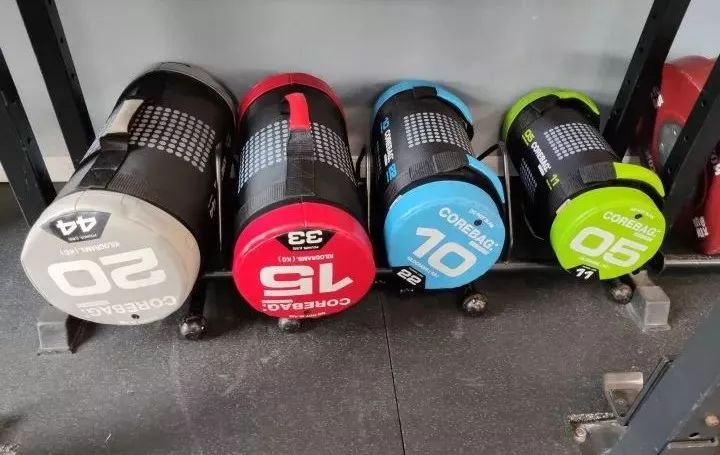 国内健身教练培训机,设备最全健身房