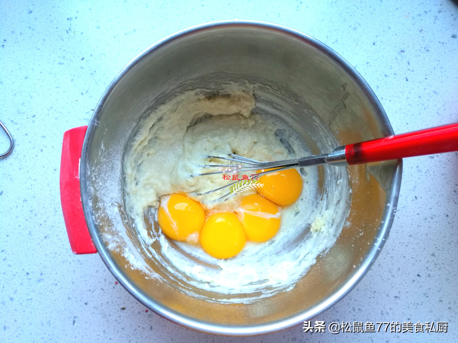 蛋糕卷怎么做到表面平整,蛋糕卷怎样口感绵密