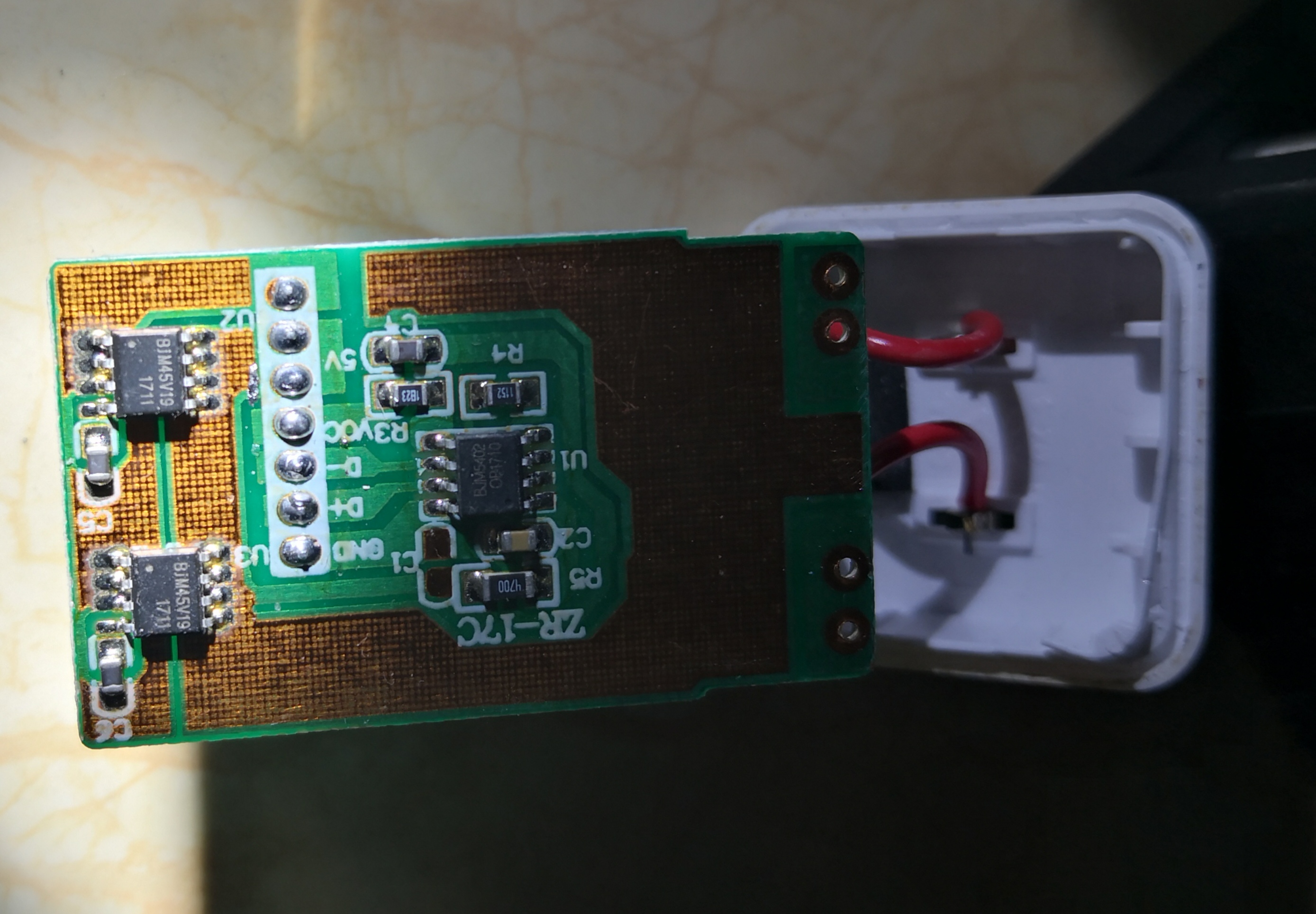 山寨也越来越舍得花成本了！拆解一个高仿的山货OPPO充电头