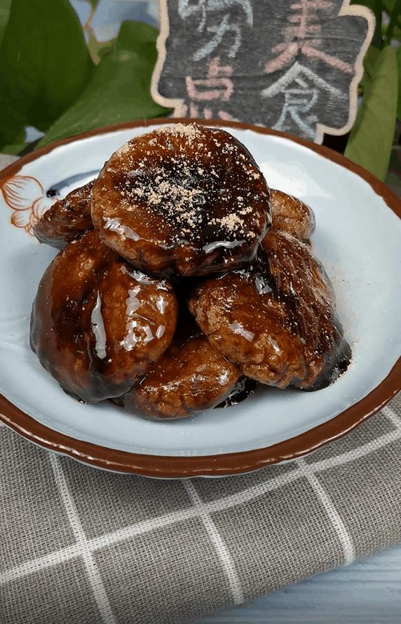 小孩吵着吃南瓜饼,用糯米自制红糖糍粑不用煎