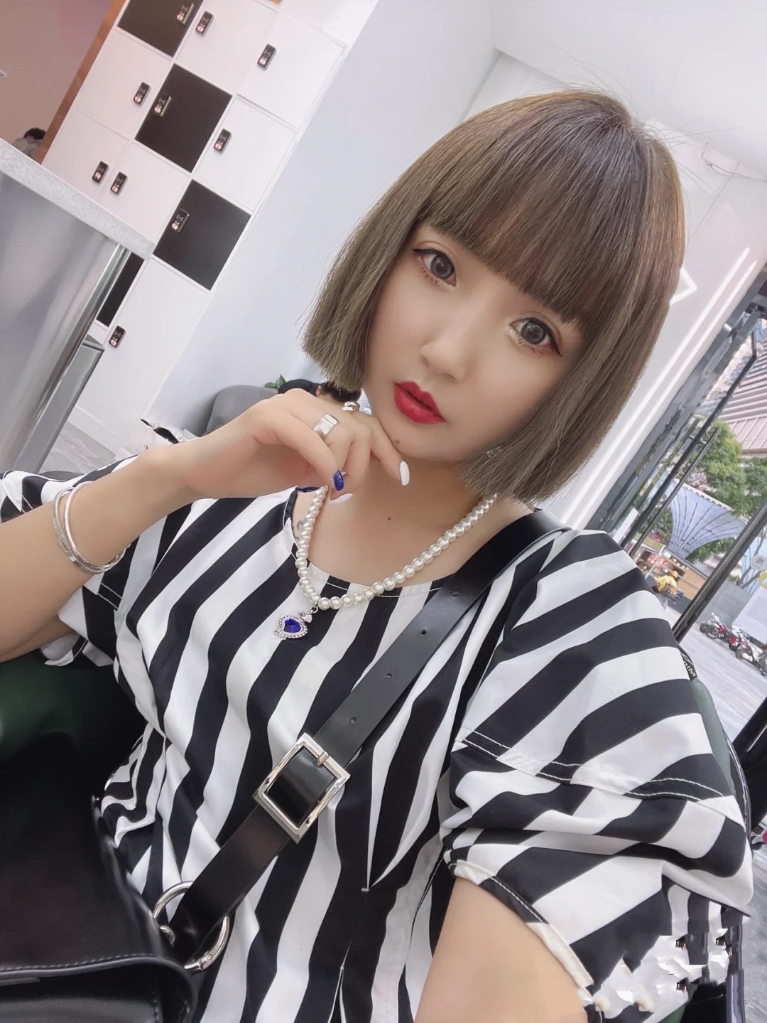 头发应该做柔顺还是拉直,头发做柔顺和拉直哪个比较好