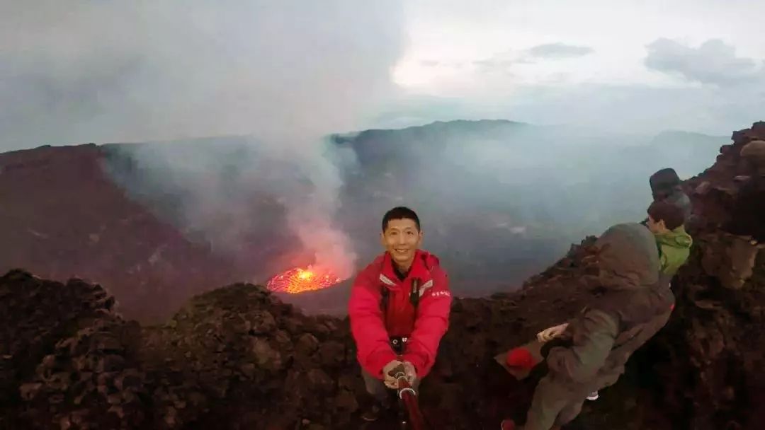 他一人一车环游五大洲，遭连环抢劫，却看见最美的风景