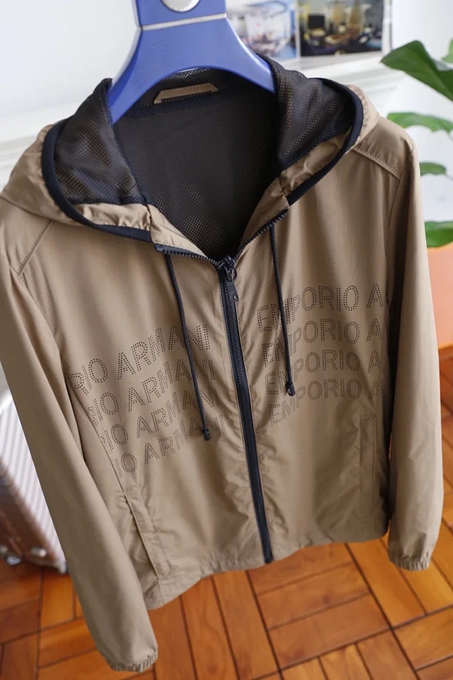 阿玛尼夹克最新款,阿玛尼经典夹克