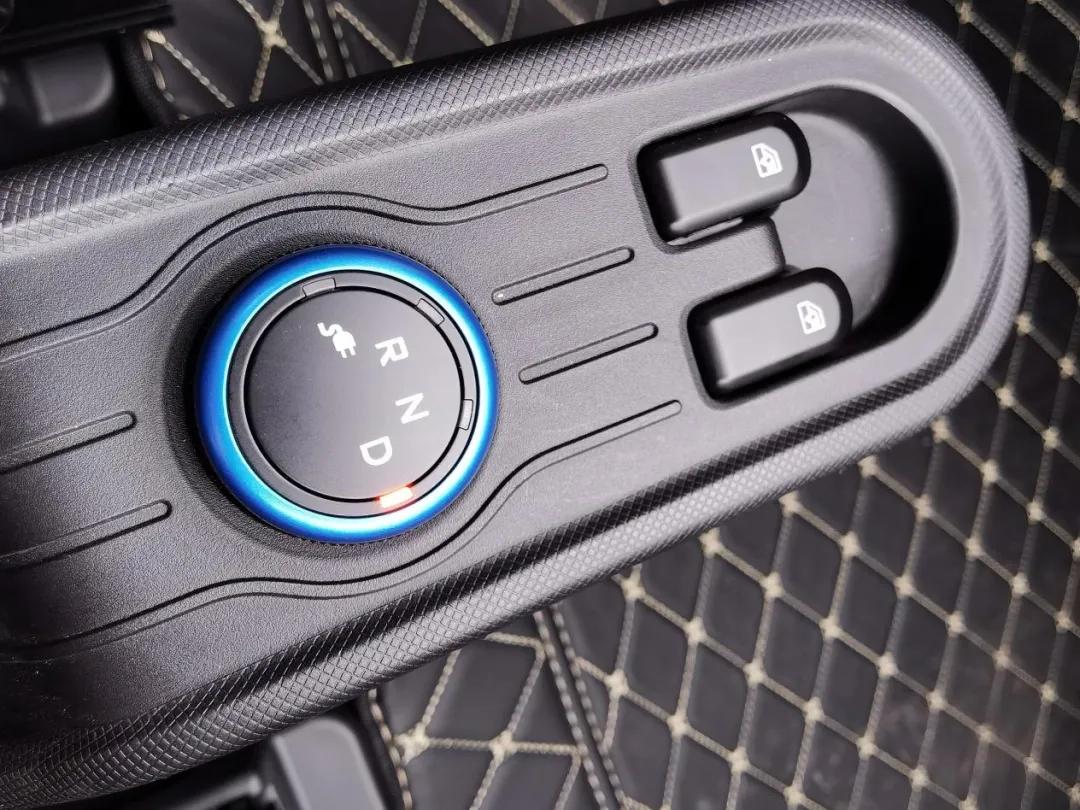 五菱宏光minievgameboy版,五菱宏光minievgameboy版实车