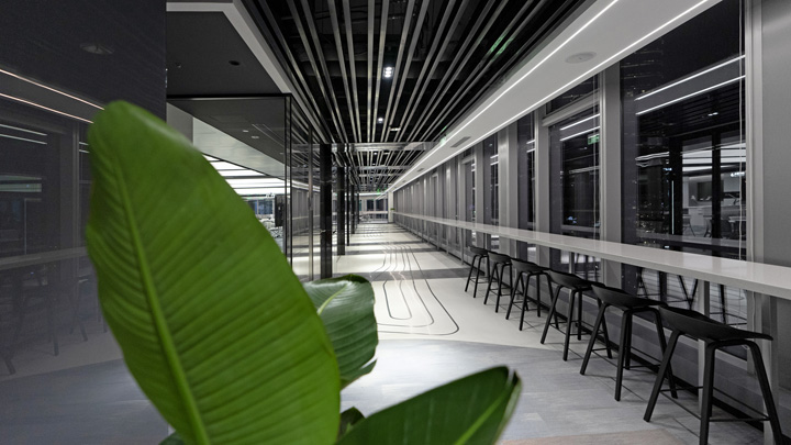 现代与传统波斯顿科学成都办公与培训中心设计欣赏