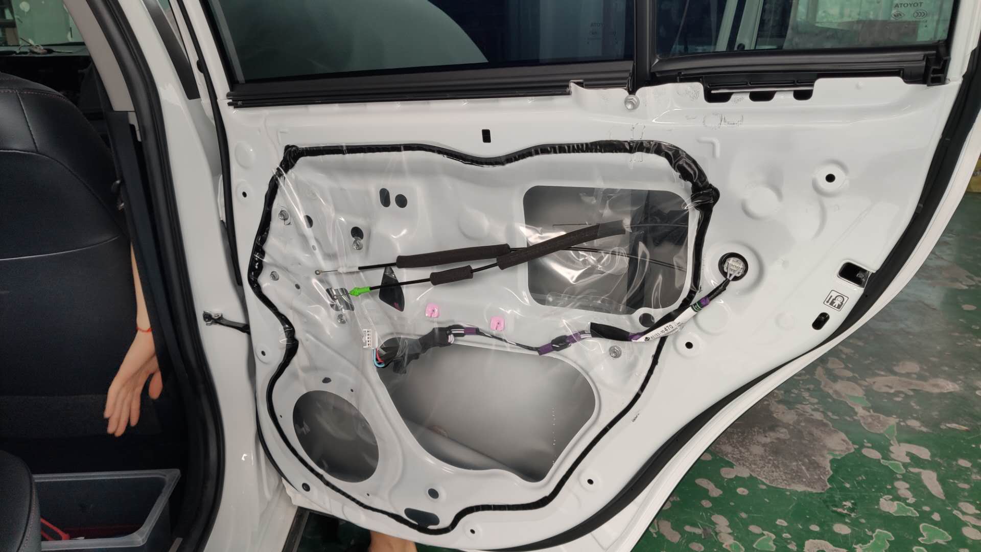 致炫后声场没有喇叭怎么办？如何由两喇叭变八喇叭？