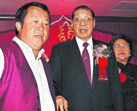 刘德华是香港明星足球队的成员吗,香港明星足球队刘德华踢球