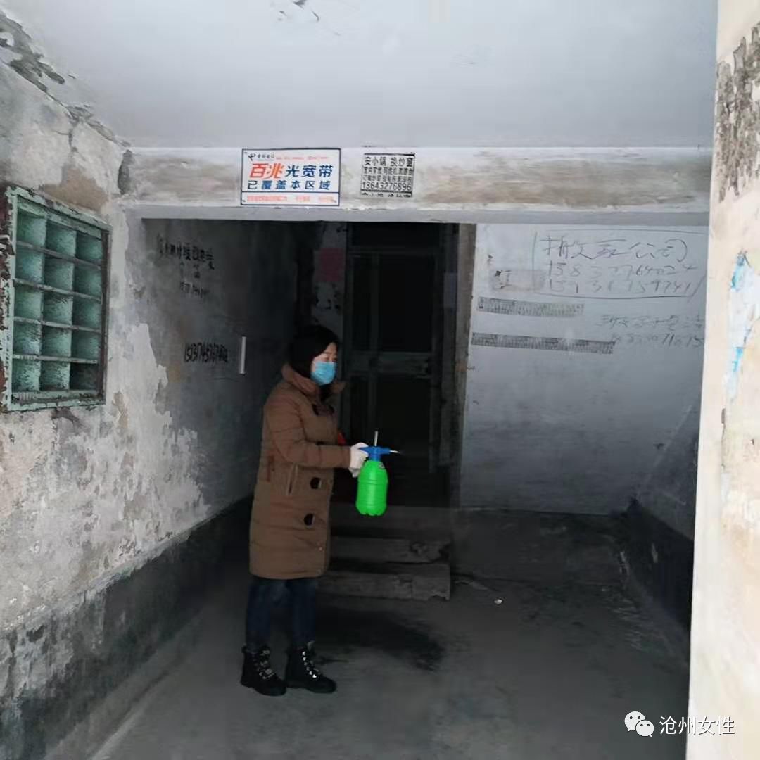 巾帼暖人心众志成城抗疫情,众志成城抗击疫情志愿者风采