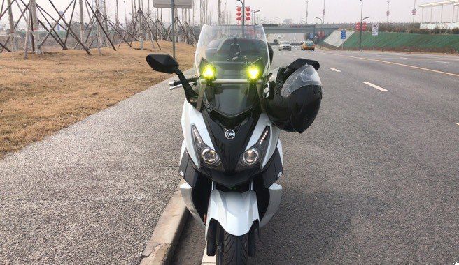 2021款三阳巡弋300阿尔法白色摩旅,三阳joymax-z300和巡弋300