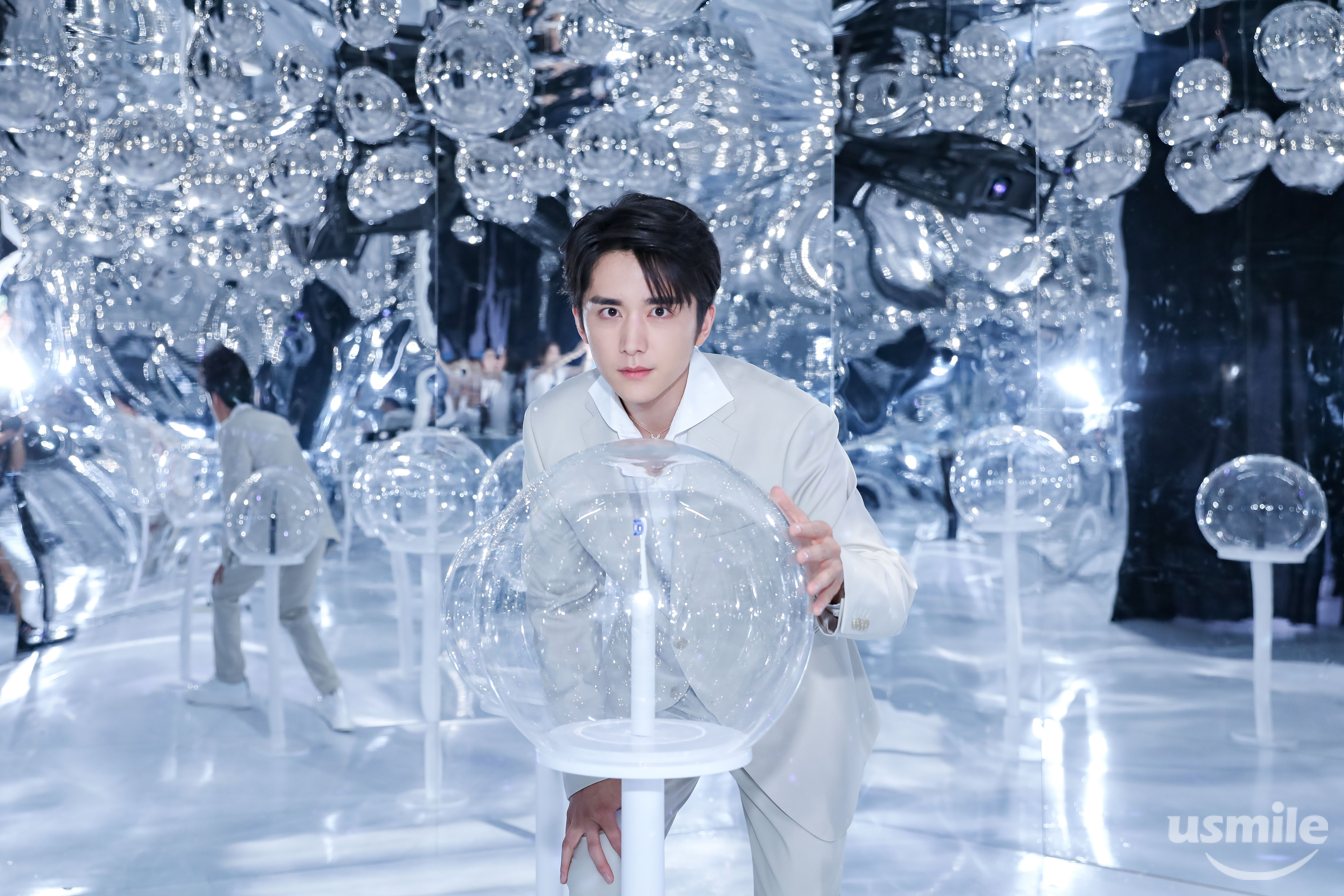 usmile打造“嘿科技研究所”，携手张新成发布智能新品