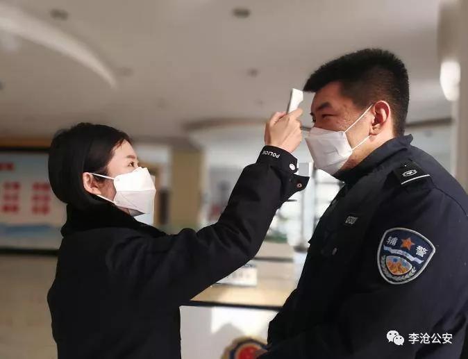 战疫铿锵女警在行动,战疫一线铿锵玫瑰展巾帼风采