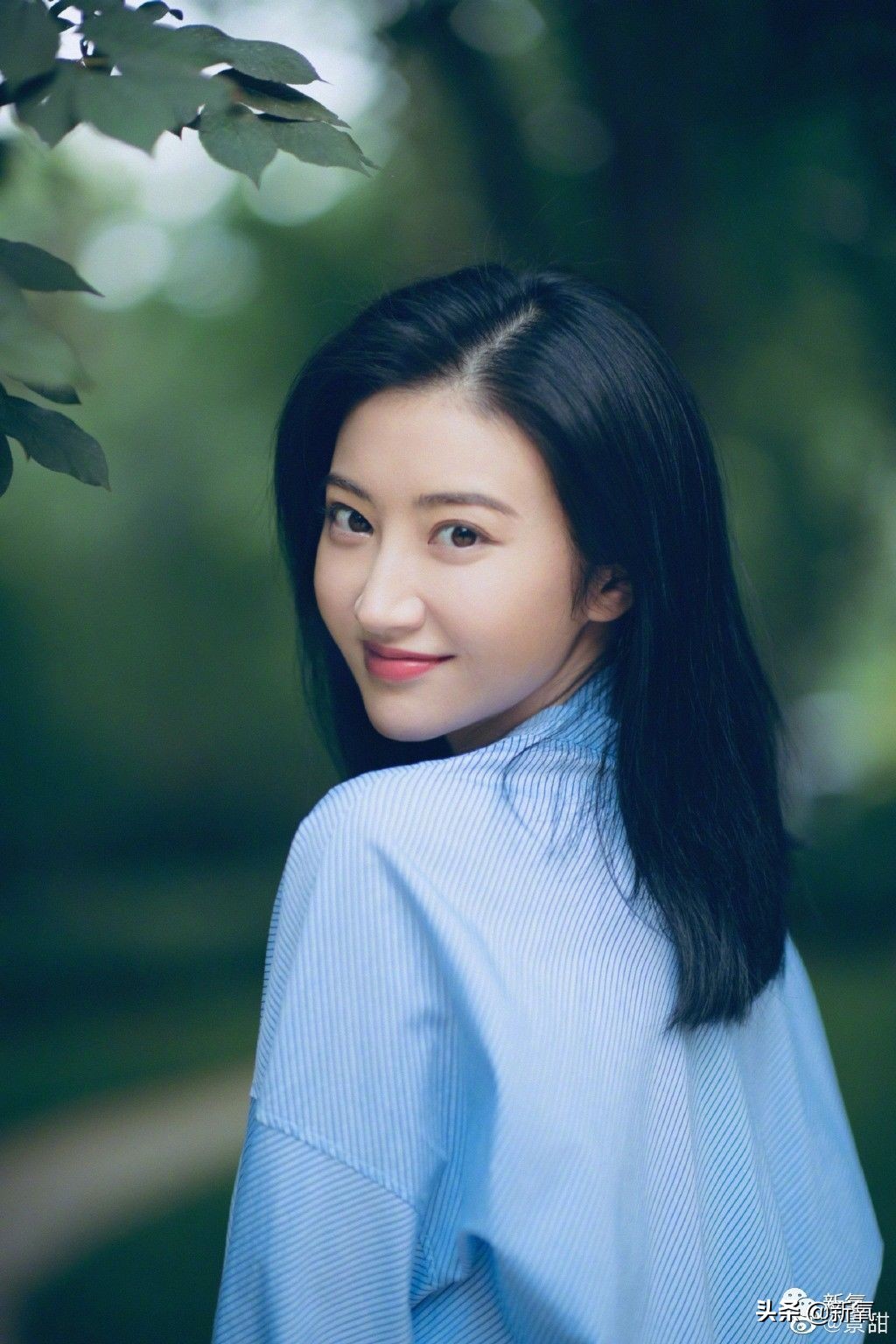 景甜修复之后的双眼皮是多宽,景甜修复后的双眼皮多宽