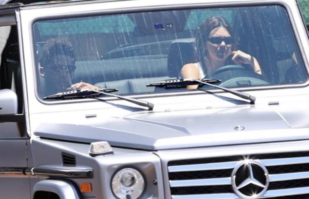 贵圈真乱！布克又和嫂子坐奔驰约会，这兄弟还能做吗？