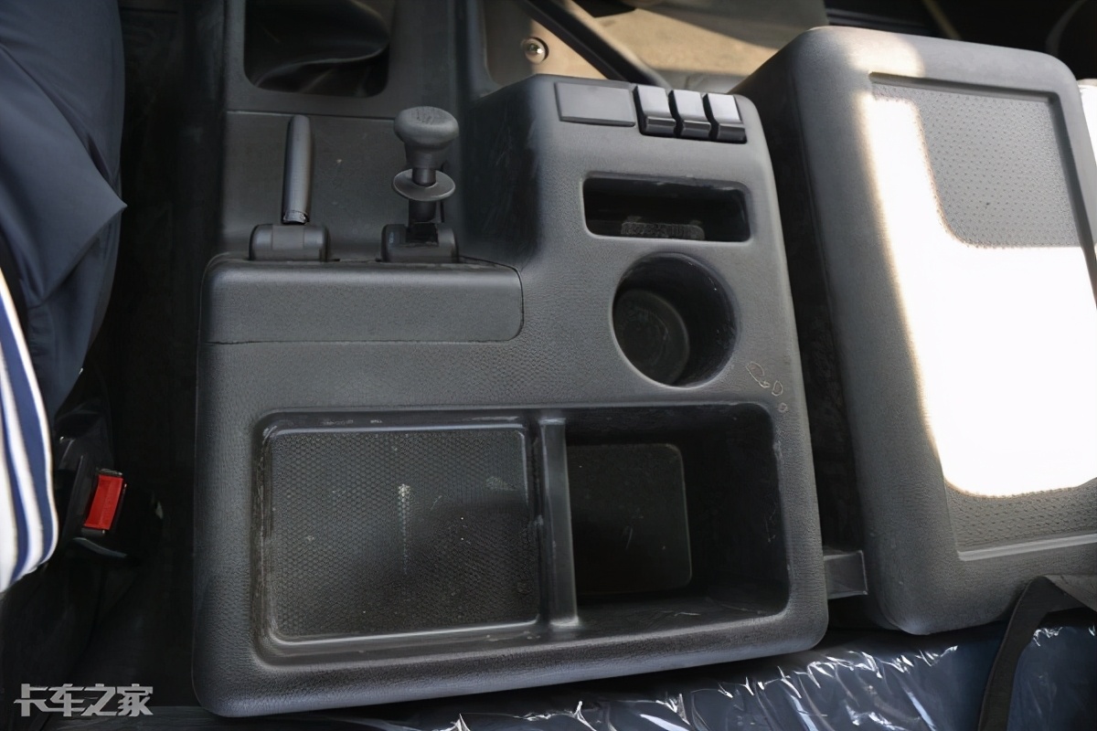 340马力配10挡箱，中短途运输利器，详解东风天龙4x2重卡