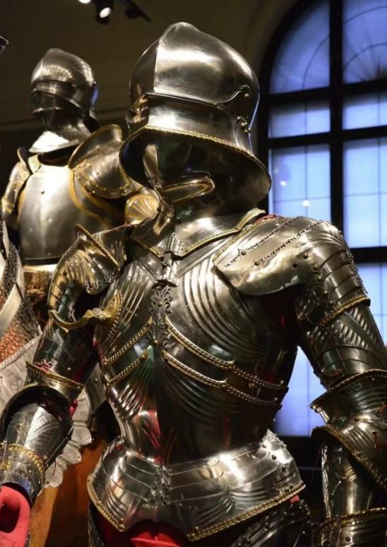 减配、租借、差异化，车商套路15世纪就有了？说说板甲为何能普及