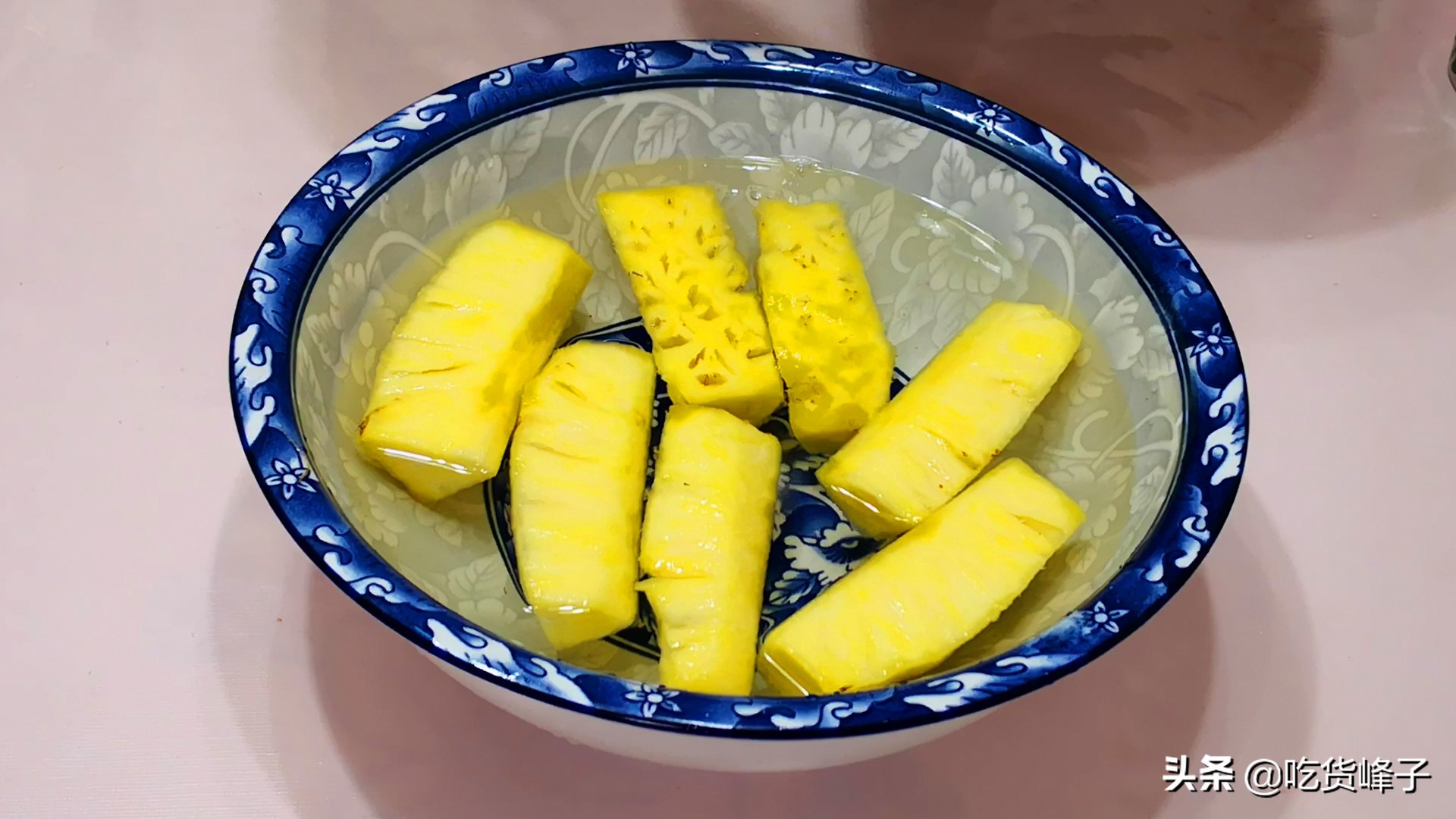 水果店菠萝怎么削皮又快又方便,水果店菠萝怎么切好看又快