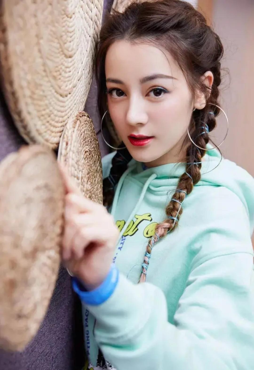 适合披头发的编发过程简单,好看又简单的披发编发教程