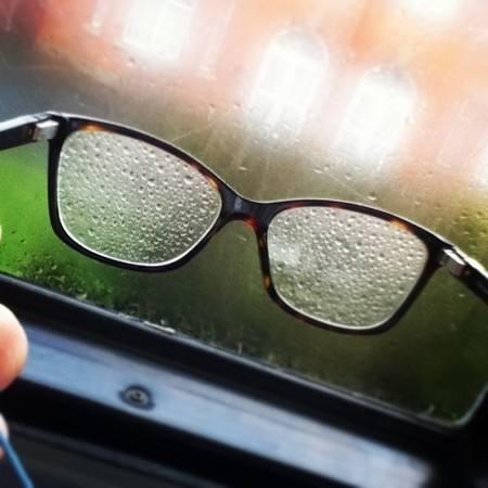 眼镜起雾生活小妙招,眼镜起雾教你一招轻松解决